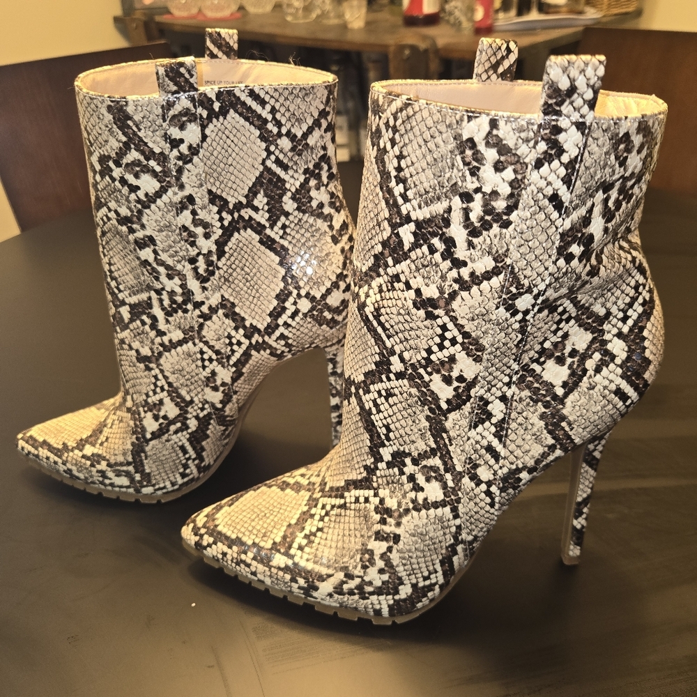 Spice Up Your Life Lug Sole Stiletto Bootie | Snakeskin | Pointed Toe | Size 10
